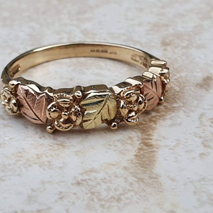 Flower and Leaf Design Ring in 9ct yellow & rose gold, a UK O or a US 7 1/2