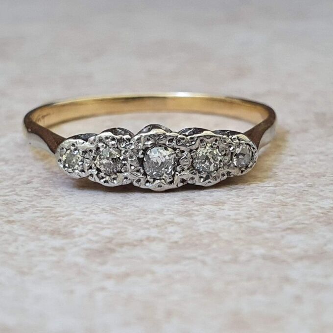 Five Stone Diamond Ring in 18ct Gold.