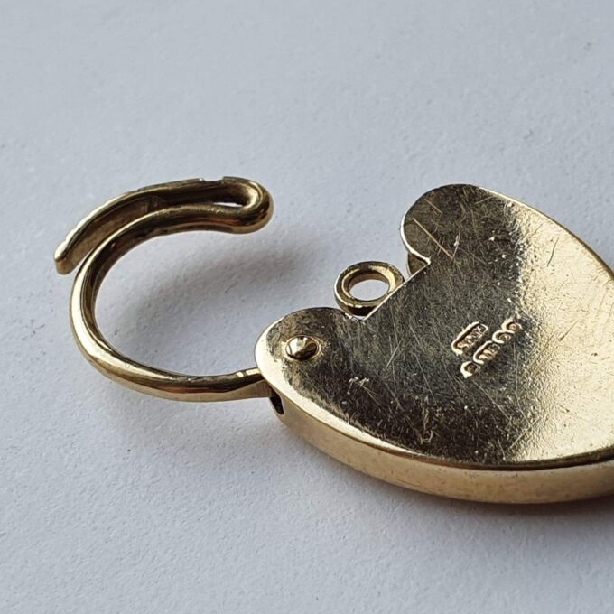 Engraved Heart Padlock in 9ct Yellow Gold