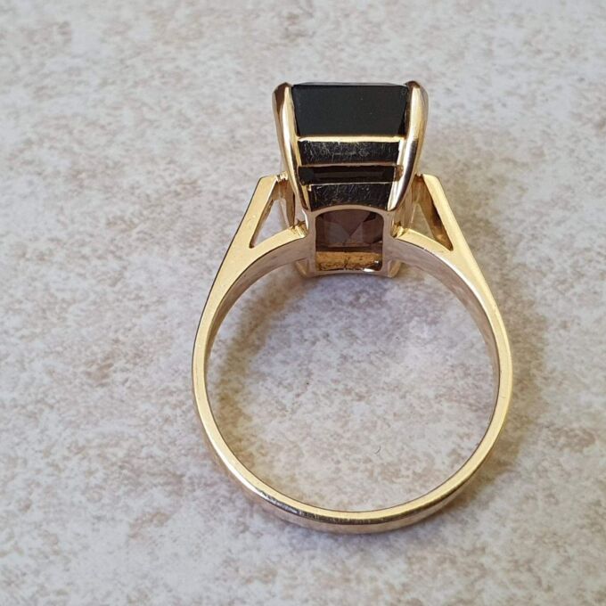 Smoky Quartz Solitaire Ring in 14ct Gold.