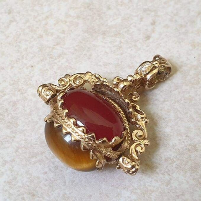 Three Stone Spinner Fob Pendant in 9ct Gold