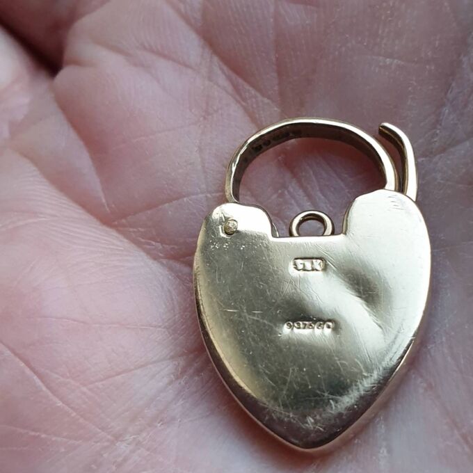 Swirl Pattern Heart Padlock in 9ct Gold
