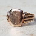 Adorable Antique Signet Ring in 9ct Rose Gold, a UK R 1/2 or a US 9 1/4.