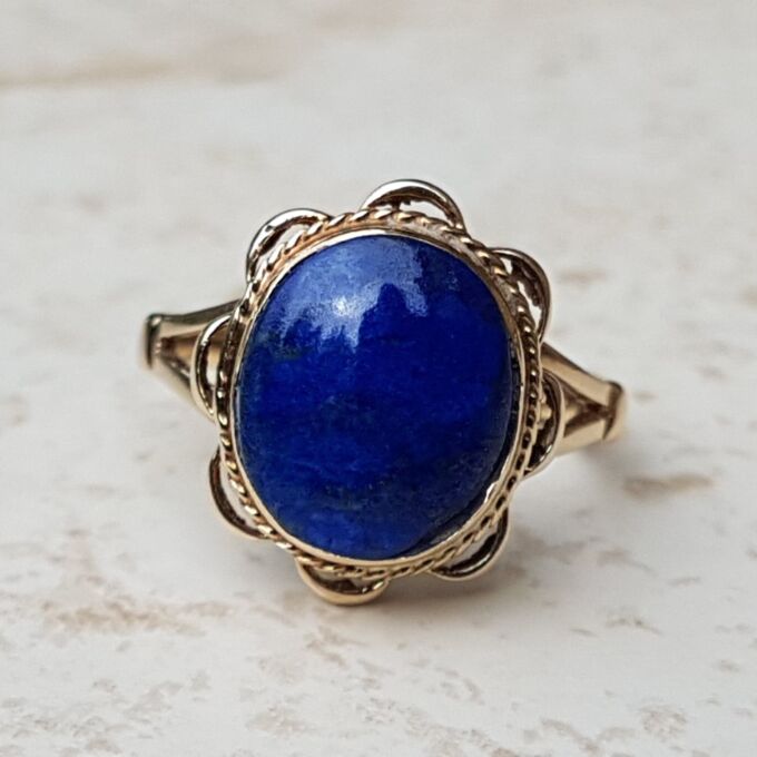 Lovely Lapis Lazuli Solitaire Ring in 9ct Gold, a UK L 1/2 or a US 6 1/4.