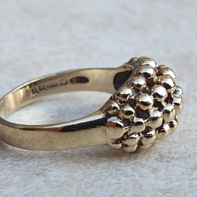 Bombe Ring in 9ct Gold, a UK O or a US 7 1/2