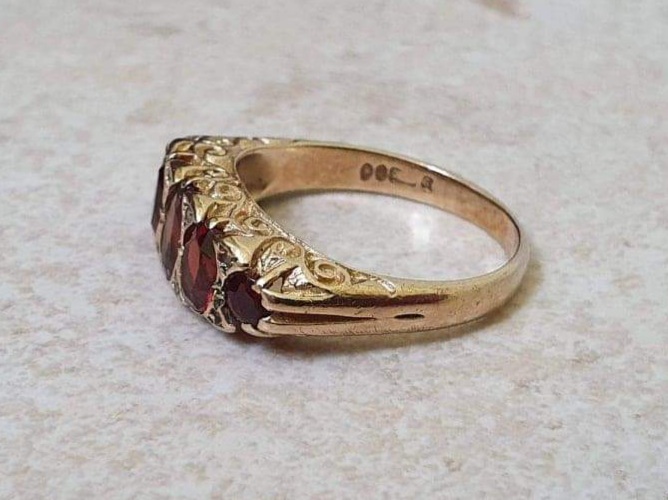 Five Stone Garnet Ring in 9ct Gold.
