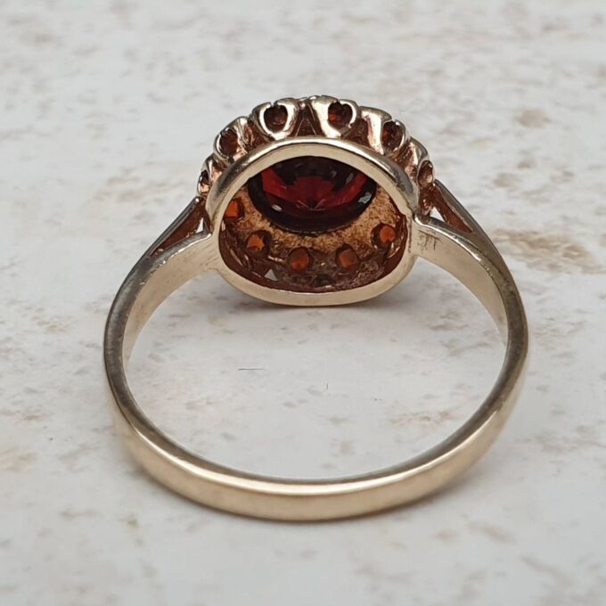 Garnet Cluster Ring in 9ct Gold, a UK K 1/2 or a US 5 1/2