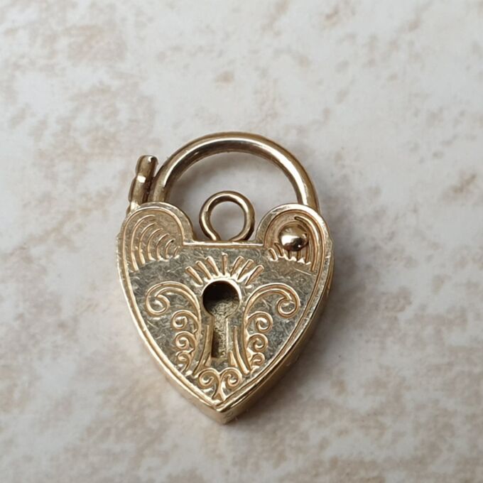 Tiny Heart Padlock in 9ct Gold