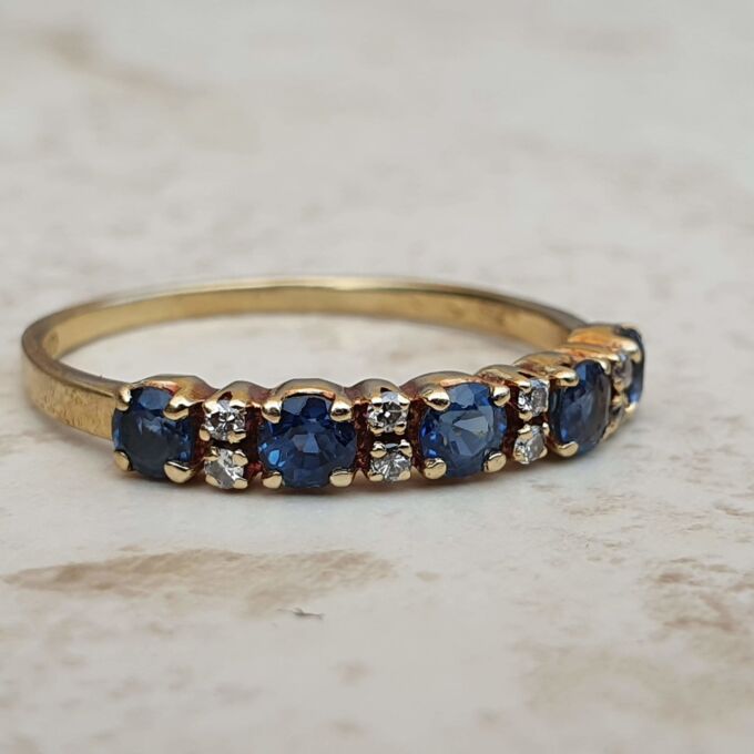 Sapphire and Diamond Ring in 18ct Gold, a UK O or a US 7 1/2