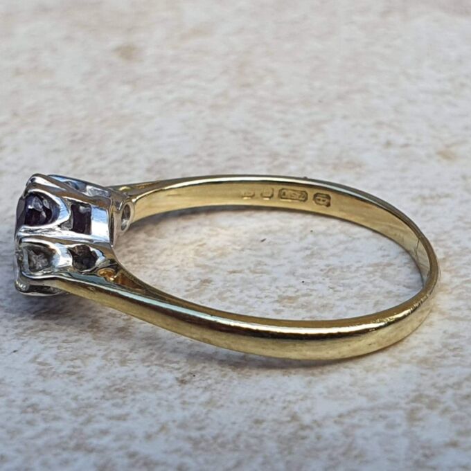 Purple Sapphire and Diamond Ring in 18ct Gold, a UK M 1/2 or a US 6 1/2.