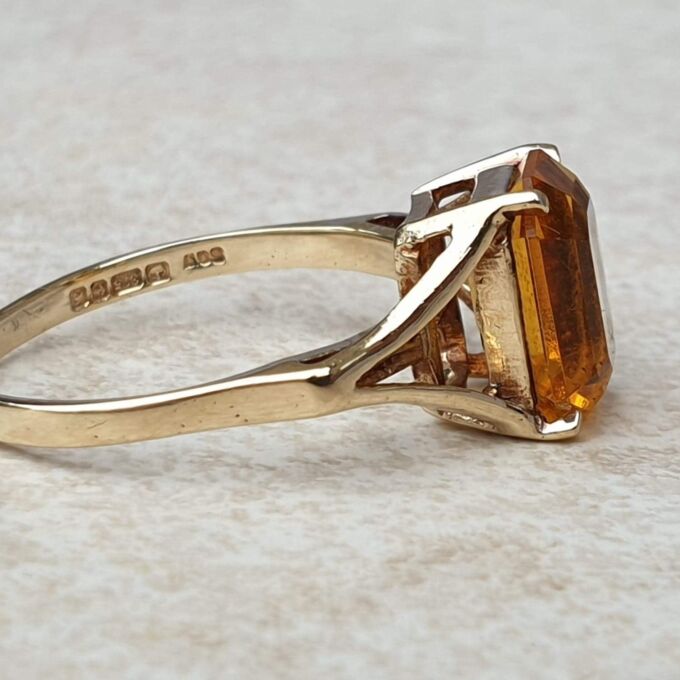 Citrine Paste Solitaire Ring in 9ct Gold,  a UK O or a US 7 1/2.