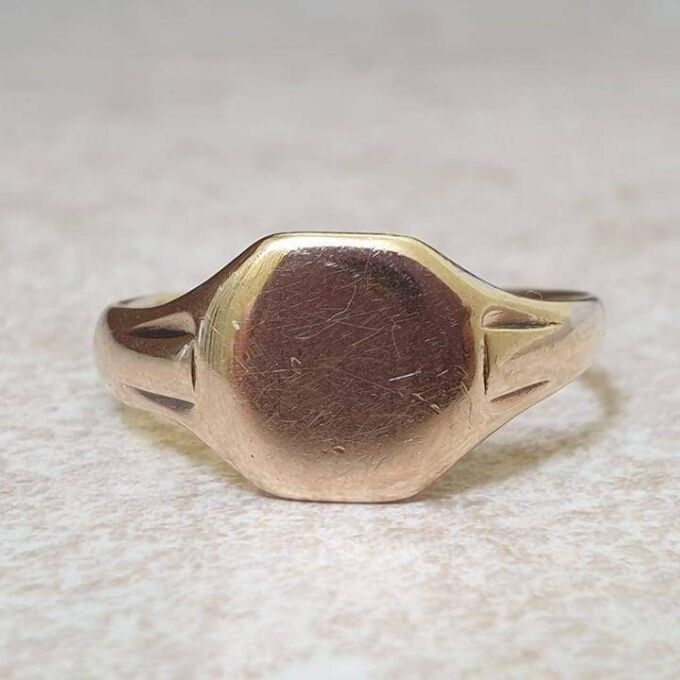 Simple Octagonal Signet Ring in 9ct Gold.