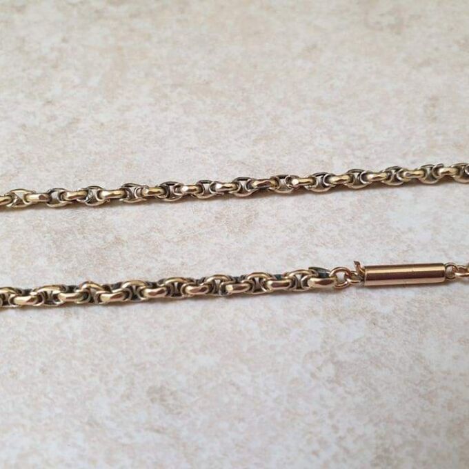 Antique Chain in 9ct Gold, 17 inches.