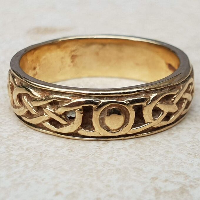 Celtic Knot Wedding Band in 9ct Gold,  a UK M 1/2 or a US 6 1/2.