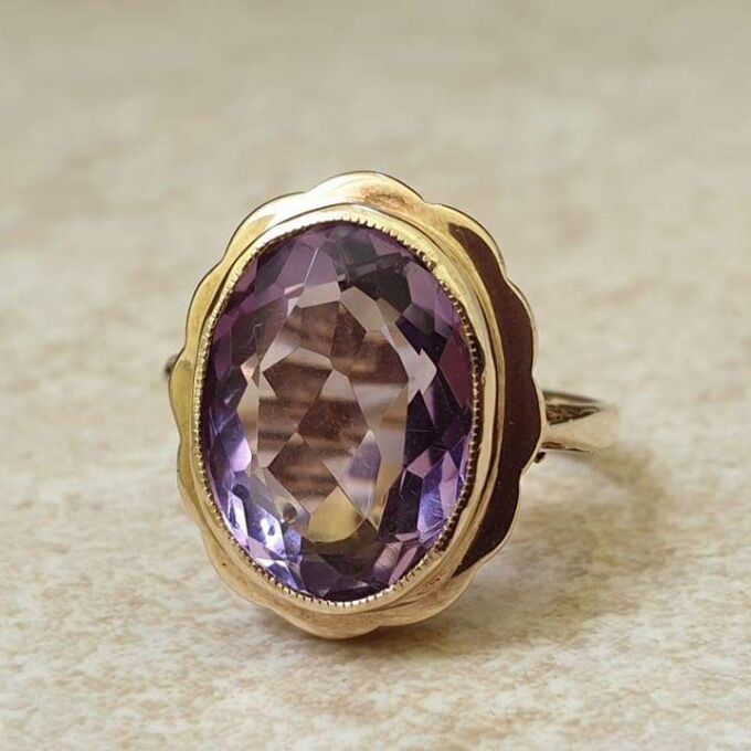 Amethyst Solitaire Frame Ring in 9ct Gold, a UK K or a US 5 3/4