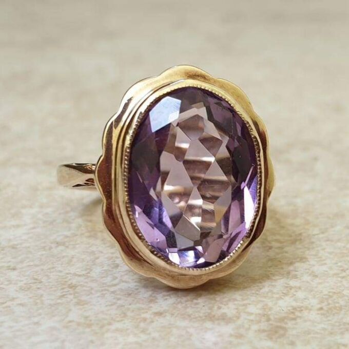 Amethyst Solitaire Frame Ring in 9ct Gold, a UK K or a US 5 3/4