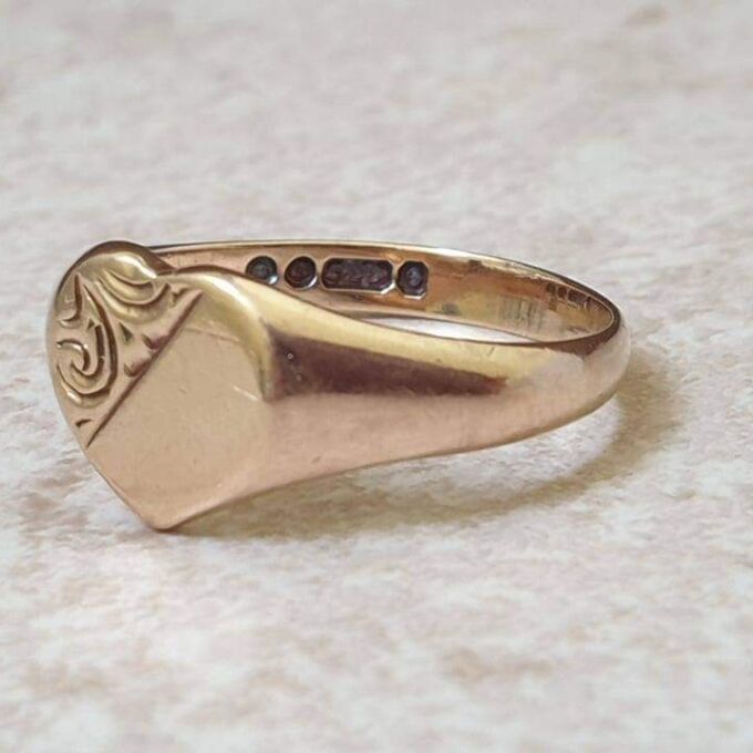 Part Engraved Heart Signet Ring in 9ct Gold.