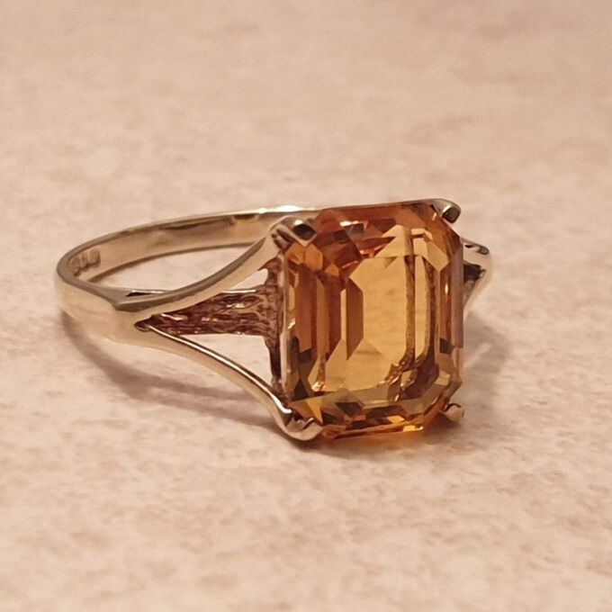 Citrine Paste Solitaire Ring in 9ct Gold,  a UK O or a US 7 1/2.