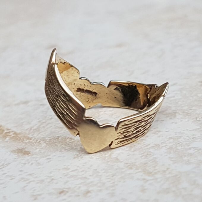 Heart Double Wishbone or Chevron Ring in 9ct Gold, a UK O or a US 7 1/4.