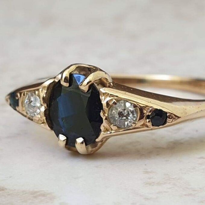 Vintage Sapphire and Diamond Ring in 18ct Gold, a UK L 1/2 or a US 6 1/4