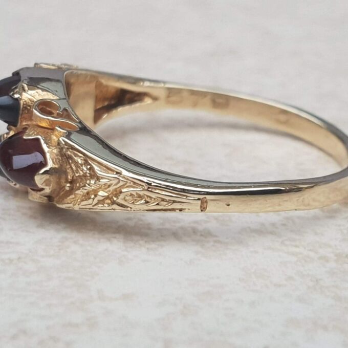Garnet Cabochon Ring in 9ct Gold,  a UK N 1/2 or a US 7.