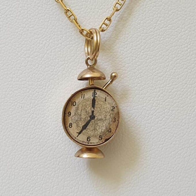 Alarm Clock Charm Pendant in 9ct Gold.