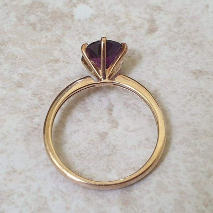 Amethyst Solitaire Ring in 9ct Gold.