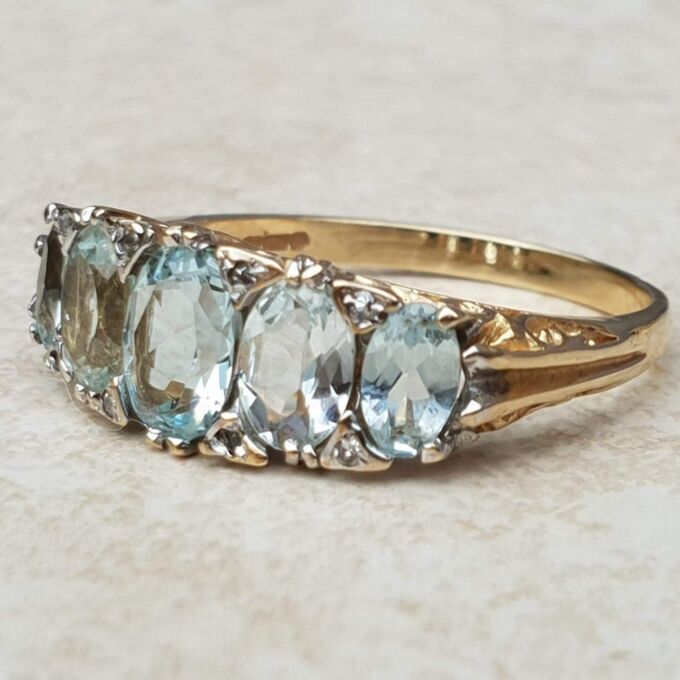Beautiful Five Stone Aquamarine Ring in 9ct Gold, a UK O or a US 7 1/2.