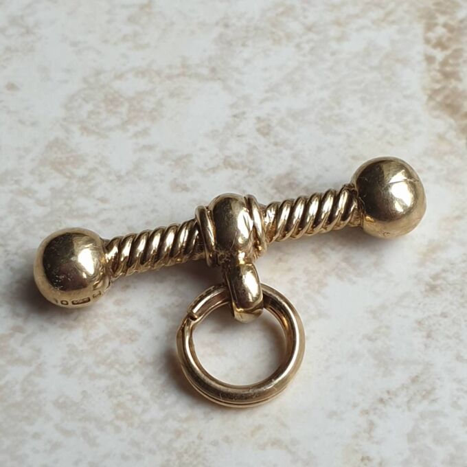 Twisted Design T Bar Fob Pendant in 9ct Gold.
