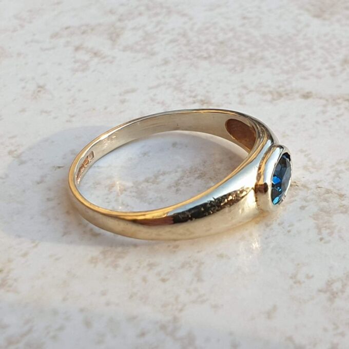 London Blue Topaz Ring in 9ct Gold, a UK J or a US 5