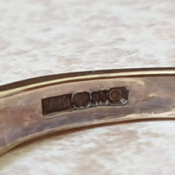 Opal and Sapphire Band ring in 9ct Gold.