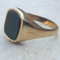 Bloodstone Signet Ring in 9ct Gold, a UK S 1/2 or a US 9 1/2