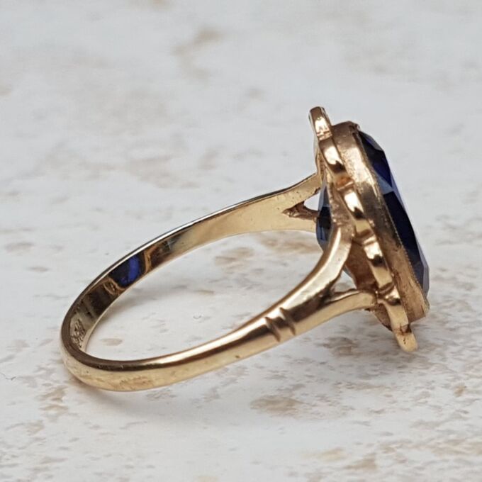Synthetic Sapphire Solitaire Ring in 9ct Gold, a UK K or a US 5 3/4.