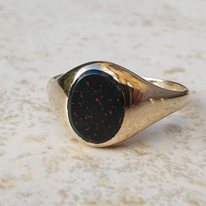 Oval Bloodstone Signet Ring in 9ct Gold, a UK M 1/2 or a US 6 3/4