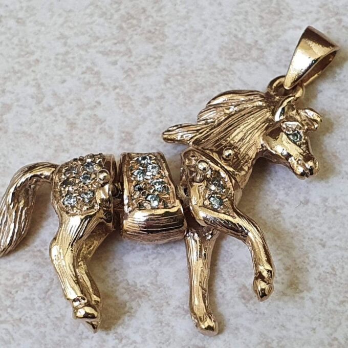 Articulated Pony Pendant in 9ct Gold