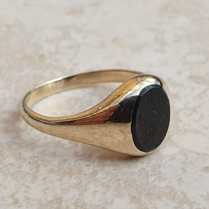 Oval Bloodstone Signet Ring in 9ct Gold, a UK M 1/2 or a US 6 3/4