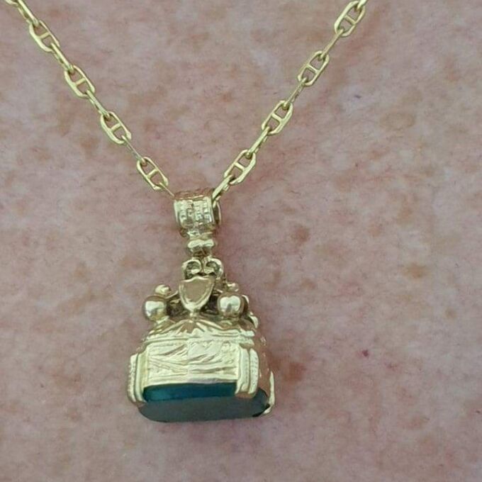 Chrysoprase Fob Pendant in 9ct Gold