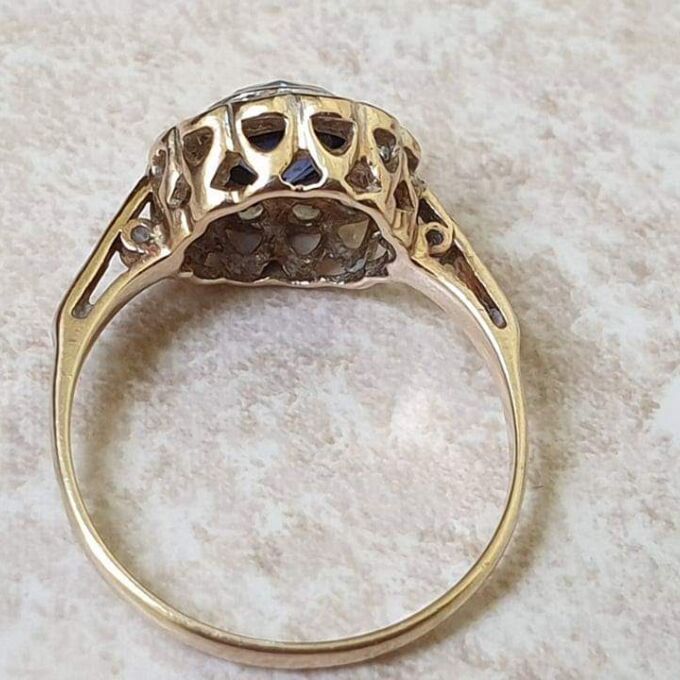 Synthetic Sapphire Ring in 9ct Gold.