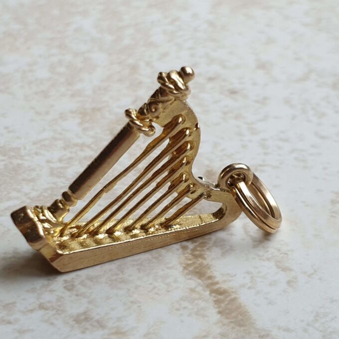 Vintage Harp Pendant in 9ct Gold. - Gems Afire - Vintage Jewellery UK