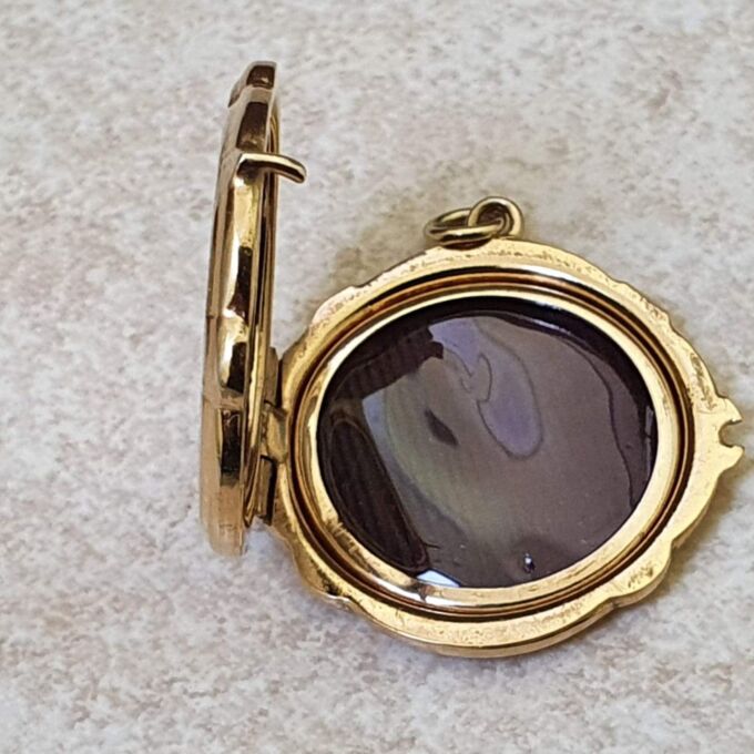 Ornate Flower Locket in 9ct Gold