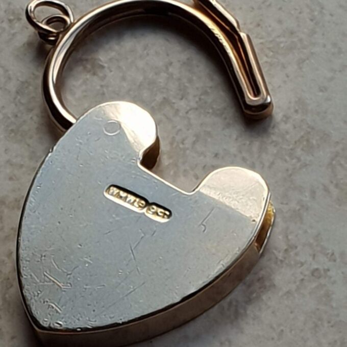 Large Simple Heart Padlock in 9ct Gold
