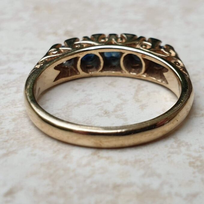 Blue Sapphire Five Stone Ring in 9ct Yellow Gold, a UK K 1/2 or a US 5 3/4.