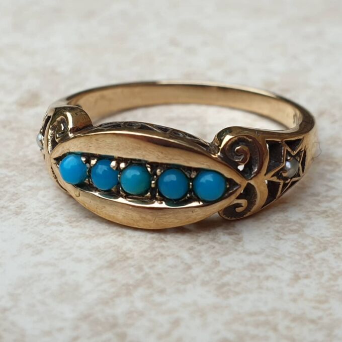 Vintage Turquoise Paste Ring in 9ct Gold,  a UK M – M 1/2 or a US 6 1/2.