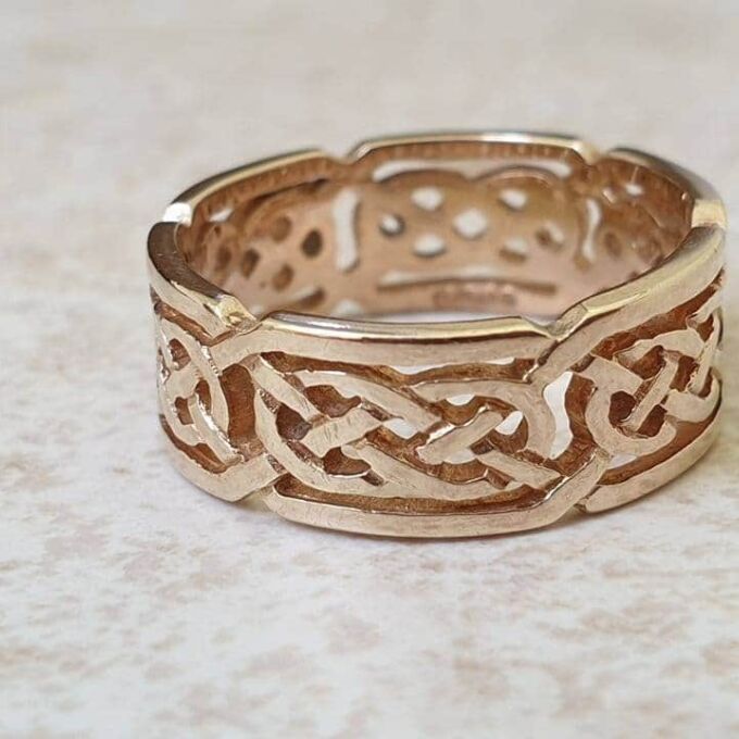 Celtic Knot Band Ring in 9ct Gold, a UK K 1/2 or a US 5 3/4