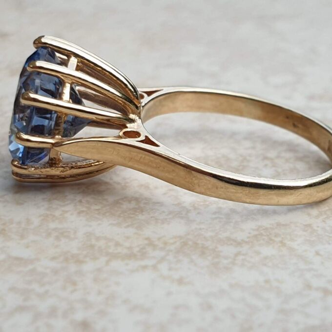 Blue Synthetic Spinel Solitaire Ring in 9ct Gold, a UK I 1/2 or a US 4 3/4