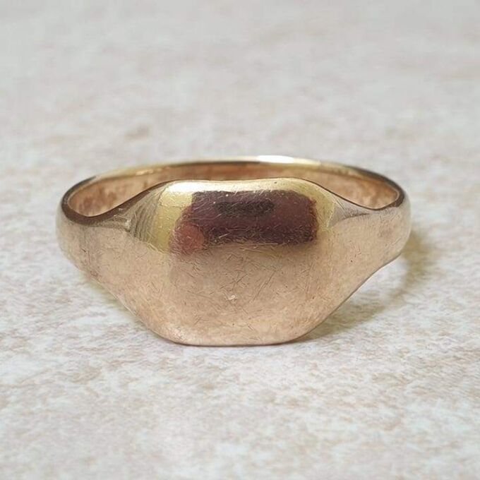 Simple Plain Signet Ring in 9ct Gold. - Gems Afire - Vintage Jewellery UK