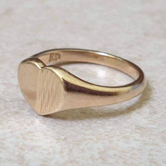 Heart Signet Ring in 9ct Gold, a UK L 1/2 or a US 6 1/4