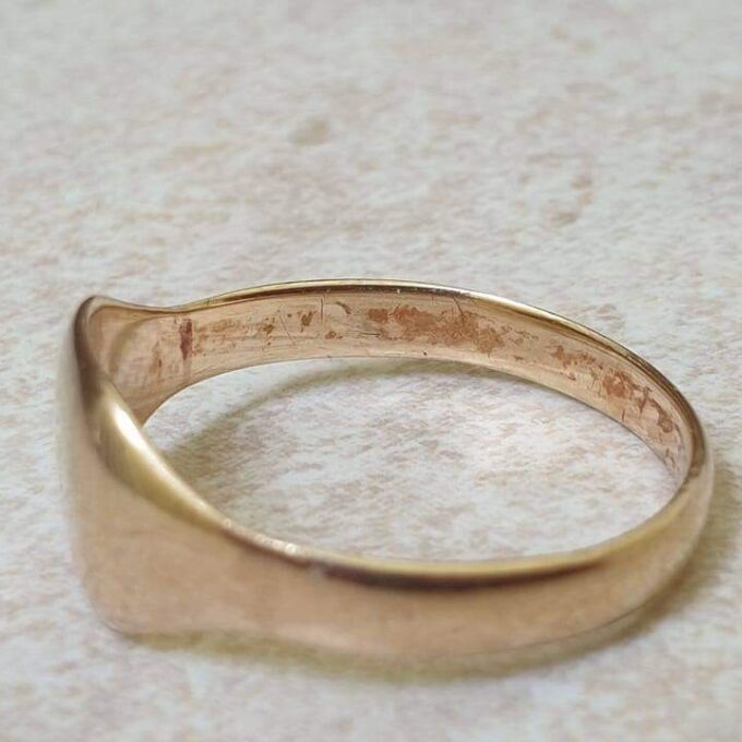 Simple Plain Signet Ring in 9ct Gold.