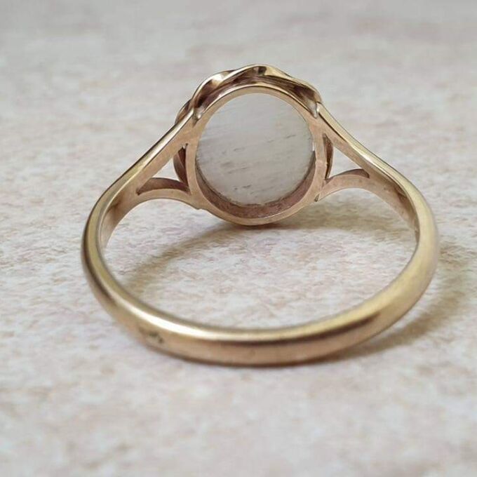 Oval Moonstone Ring in 9ct Gold, a UK O 1/2 or a US 8