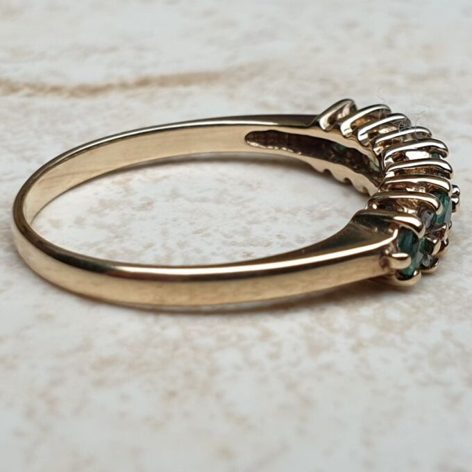 Emerald and Diamond Ring in 9ct Gold, a UK L or a US 6.